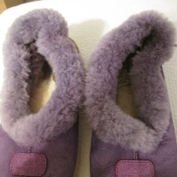 UGG Women's Purple Suede Slippper Size 6 - Picture 2 of 6